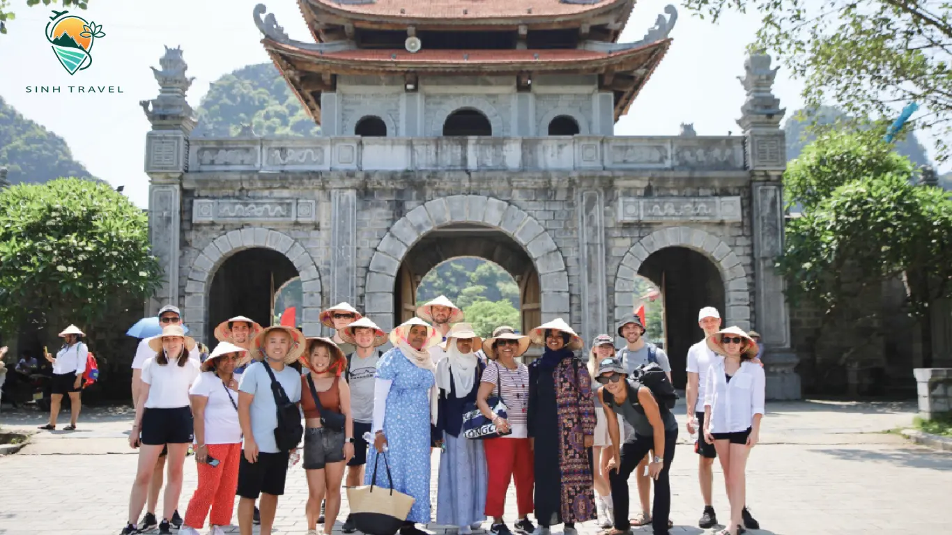 Tham quan đền vua Đinh vua L&ecirc;